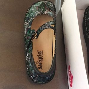 Alegria leather work shoes worn twice too small